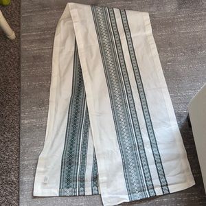 Hearth and hand table runner